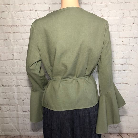 NEW 2/$10‎ Bell sleeve top by Anne Charles - Picture 3 of 3